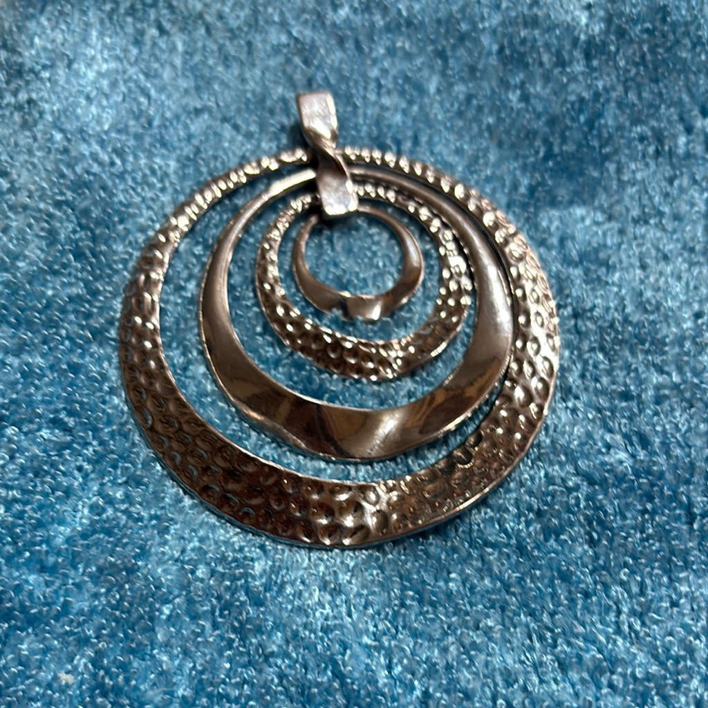 Erica Lyons Silver Tone Spiral Pendant Necklace 13$